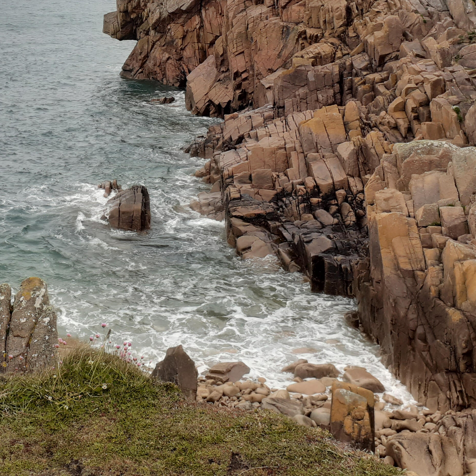 image de la mer et des roches