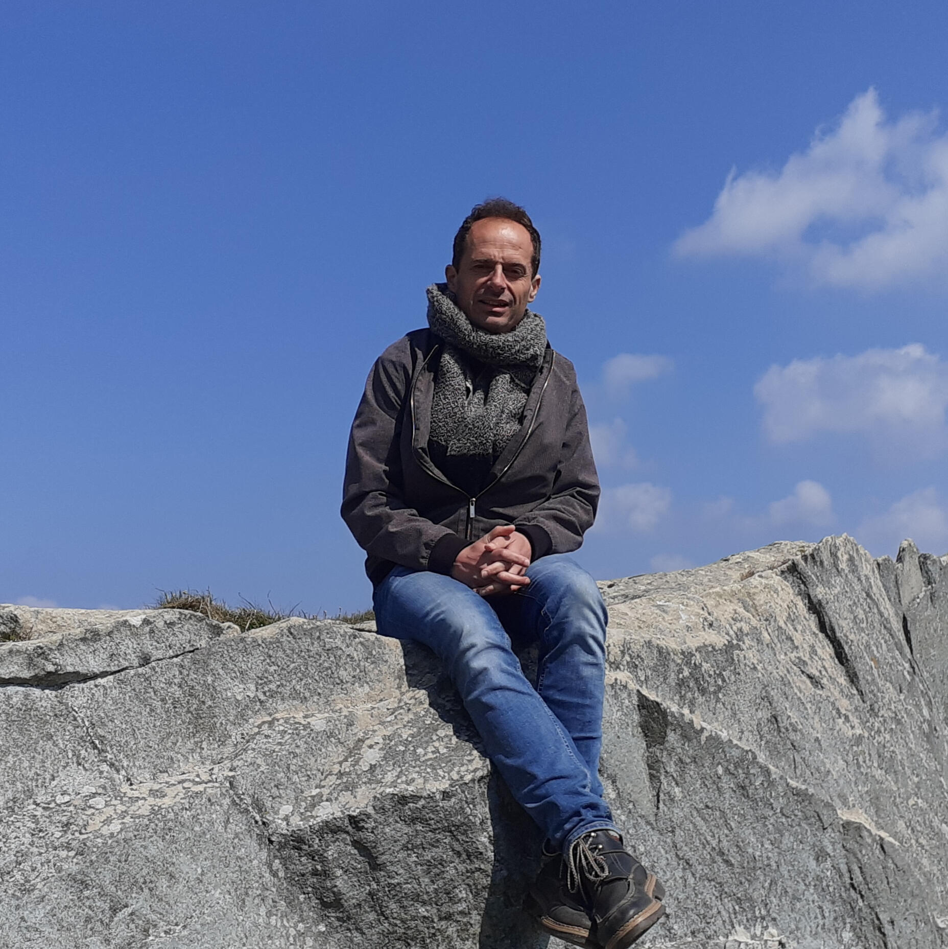 Image de Sylvain Segal assis